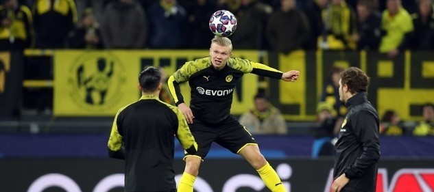 依然与左后 依然与左后