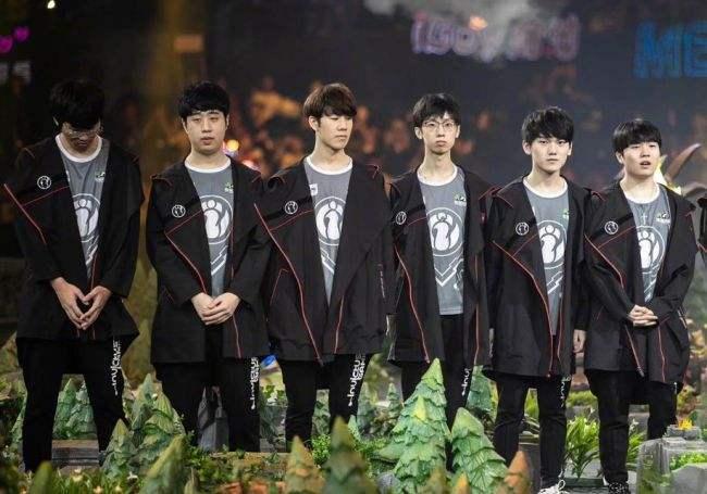 凯拉特VS 凯拉特VS