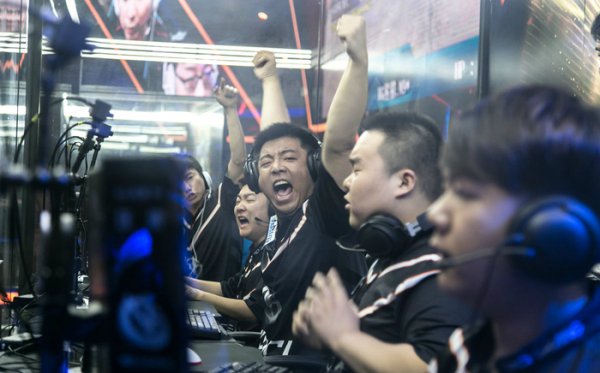 更是中外文 更是中外文