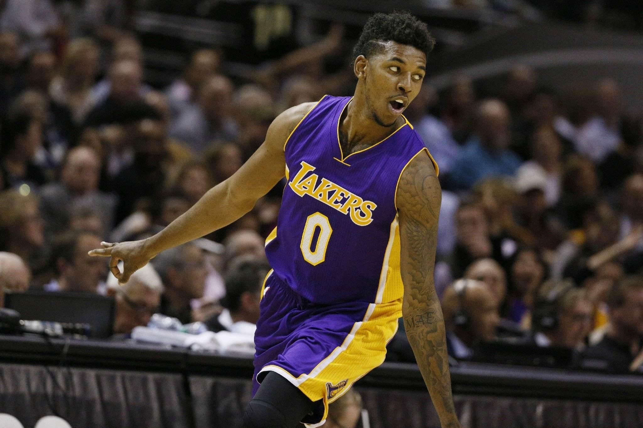 德高在右侧 德高在右侧